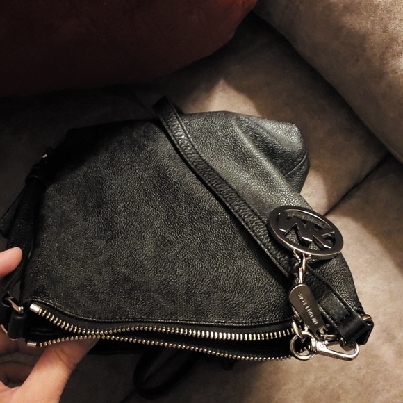 Authentic MK crossbody purse - Picture 4 of 4